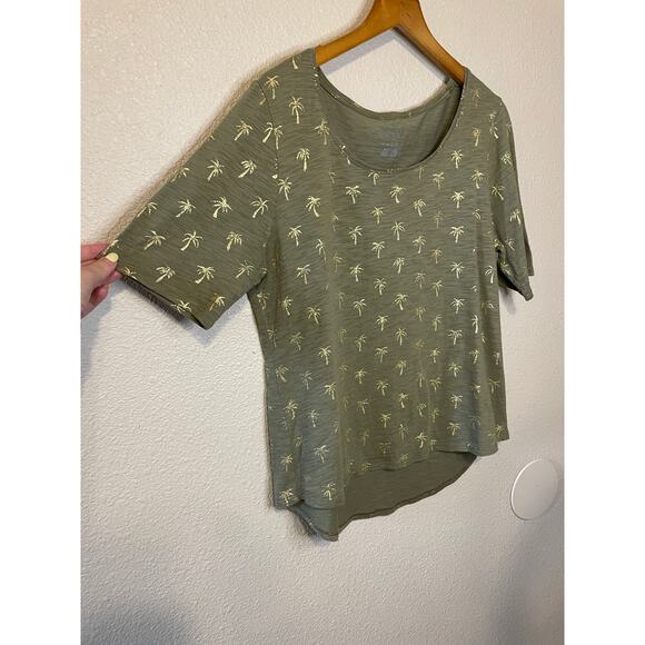 Chico’s The Ultimate Tee Olive Green Palm Tree Print Short Sleeve Size 1 (Med) - Picture 3 of 10